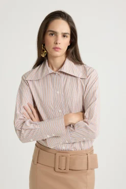Fitted shirt in printed organic cotton poplin