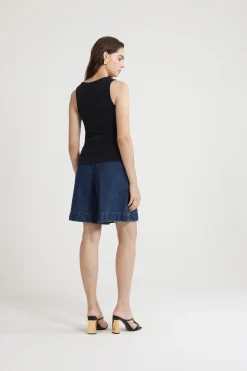 Scoop neck tank in ribbed organic cotton blend