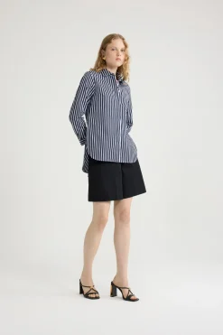 Tailored shirt in printed organic cotton poplin